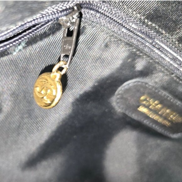 VGC Authentic Chanel Patent Leather Timeless Weekender - Picture 13 of 16